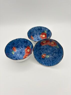 Japanese Porcelain Bowls Set of 3 Blue Floral Gold Scalloped